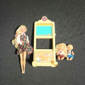 Vintage 1995 Teacher Barbie and students